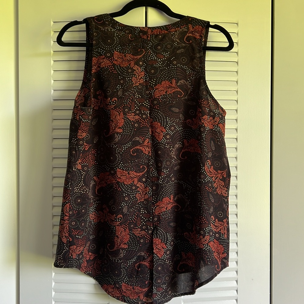 Sanctuary, sleeveless women’s button, blouse, floral and leaf design size large. - Picture 5 of 6